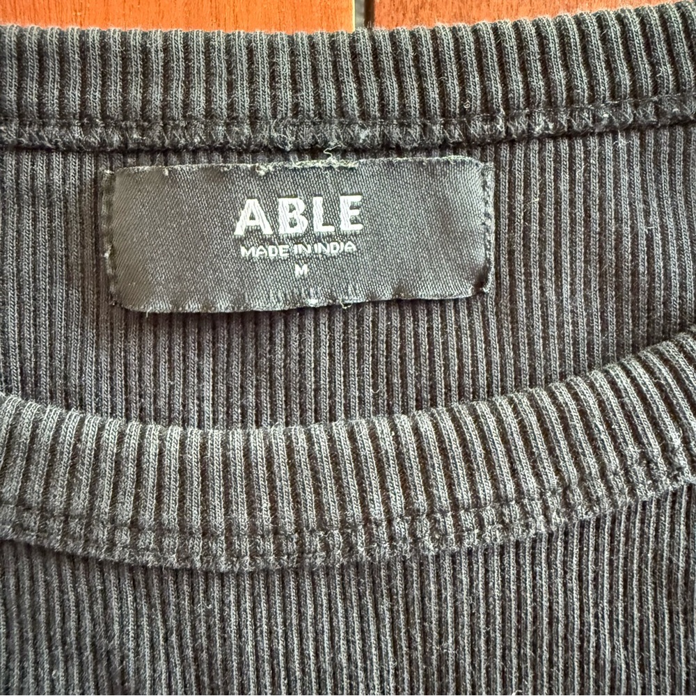 🦊 Able Ribbed Knit Top - Picture 2 of 7